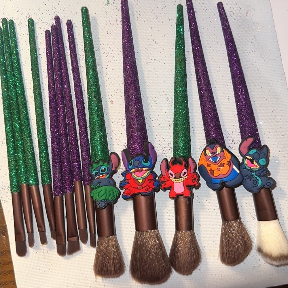 CUSTOM MADE MAKEUP BRUSHES 😍🔥 SET COMES WITH 13 piece order shipping all of US